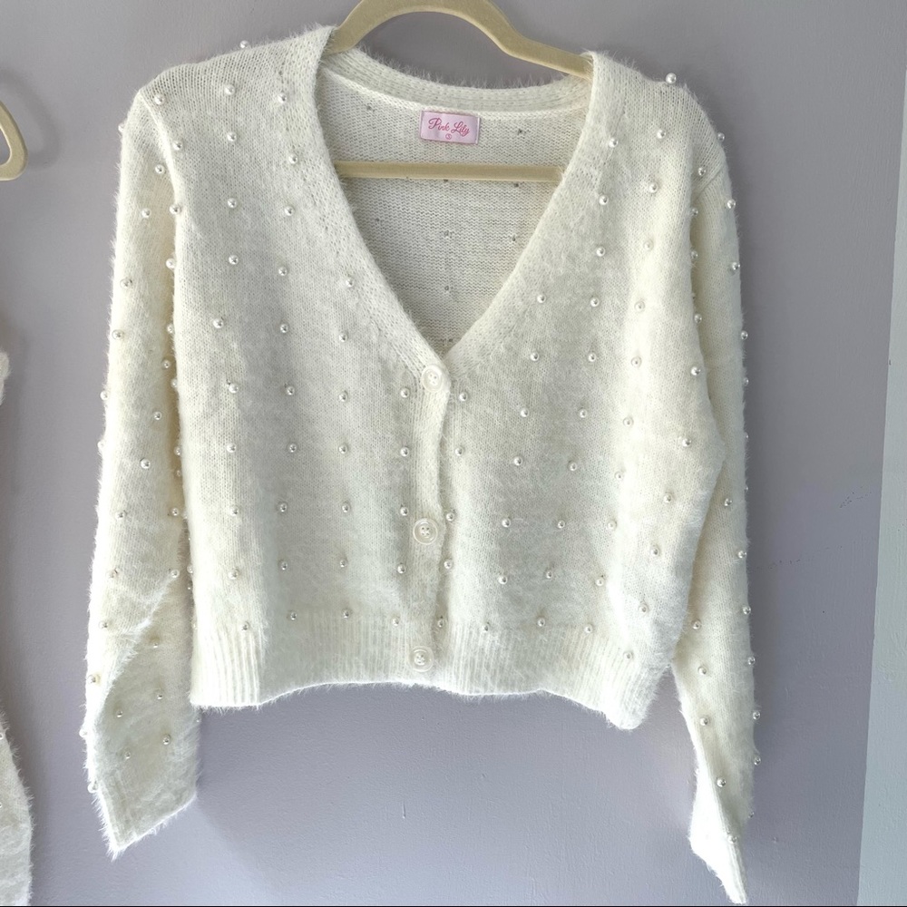💖 Pink Lily Pearl Sweater